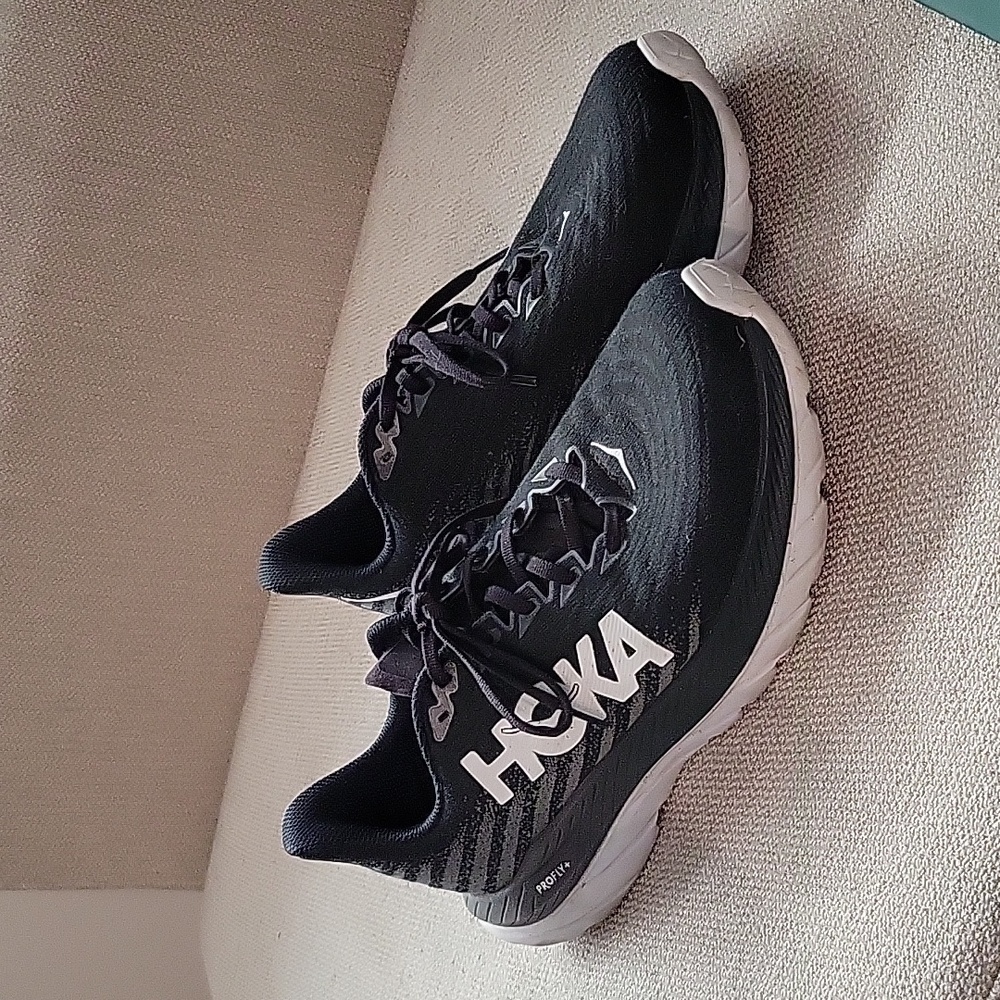 Hoka One One Mach 5